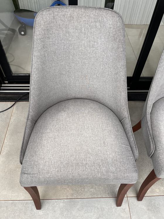 Cadeira DEPOIS — tecido completamente limpo após higienização pela Super Clean